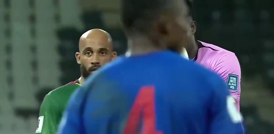 奧納納越來越抽象！此前跑到前場指揮隊(duì)友罰任意球