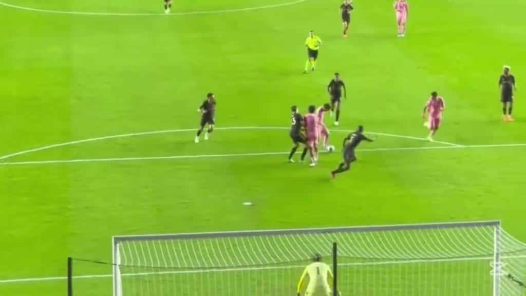 氣氛太棒了！現(xiàn)場(chǎng)直拍邁阿密球迷對(duì)梅西兩粒進(jìn)球的瘋狂反應(yīng)！