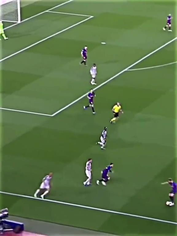 簡(jiǎn)直就是藝術(shù)！人們也許沒(méi)意識(shí)到梅西給足壇留下了什么！