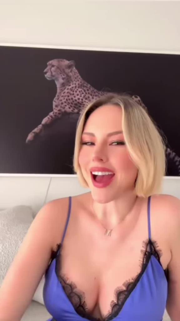 這一激動(dòng)就晃晃悠悠~歐冠女主持激烈探討自己想要水下照片