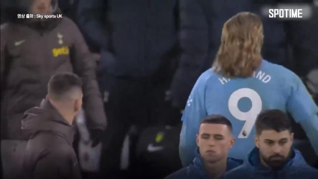 火爆~哈蘭德現(xiàn)場(chǎng)失控狂飆臟話(huà)，這一頭金發(fā)是真吸眼球啊