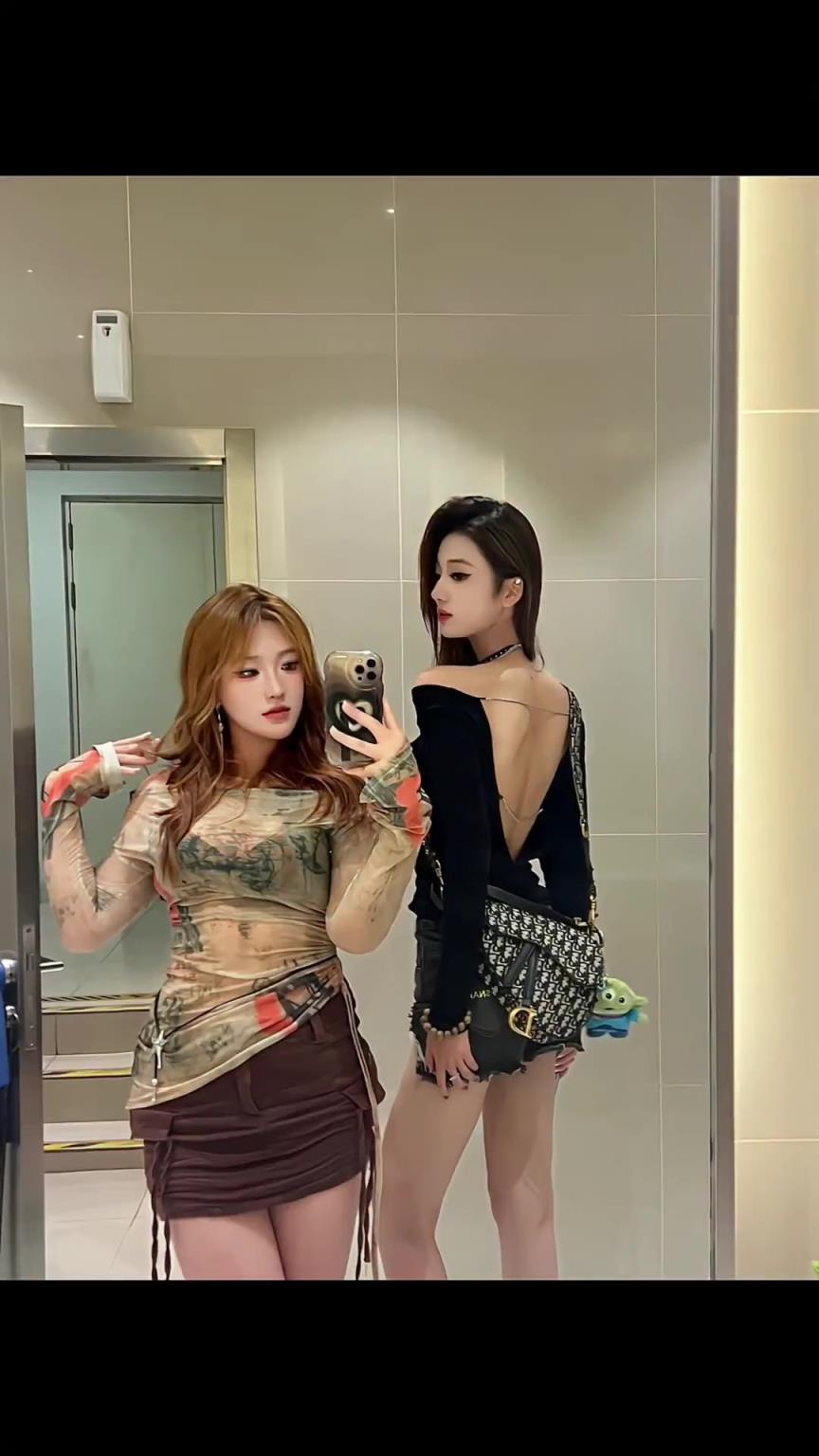 05年女足門(mén)將都這么漂亮性感了嘛小腿都那么細(xì)的！！