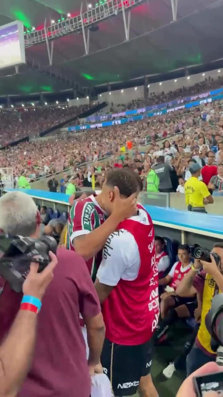 老友相見！內馬爾賽前深情擁抱弟媳，當時戰(zhàn)德國有這兩人的話…