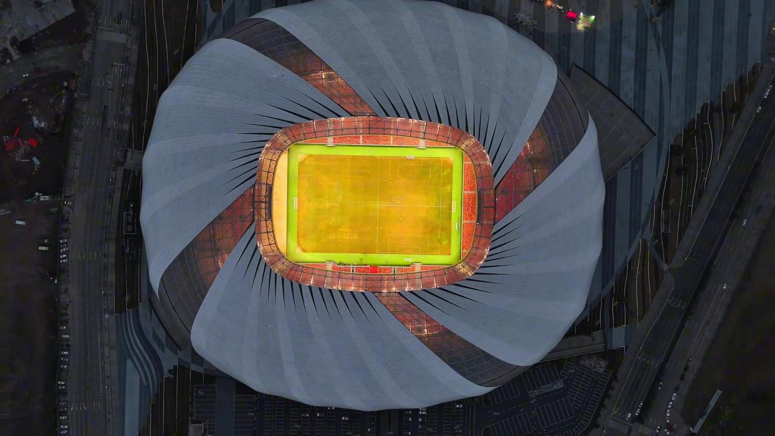 國足6月主場重慶龍興足球場，重慶首座專業(yè)足球場，可容納6萬人